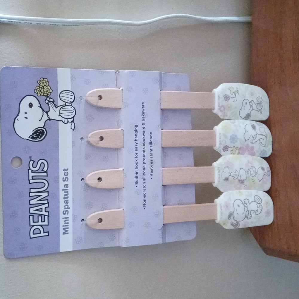 Snoopy spatulas
